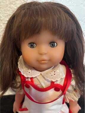 Corelle Doll Vintage Girl Brunette in Cute Outfit Blue/green Eyes W tag 14” EUC